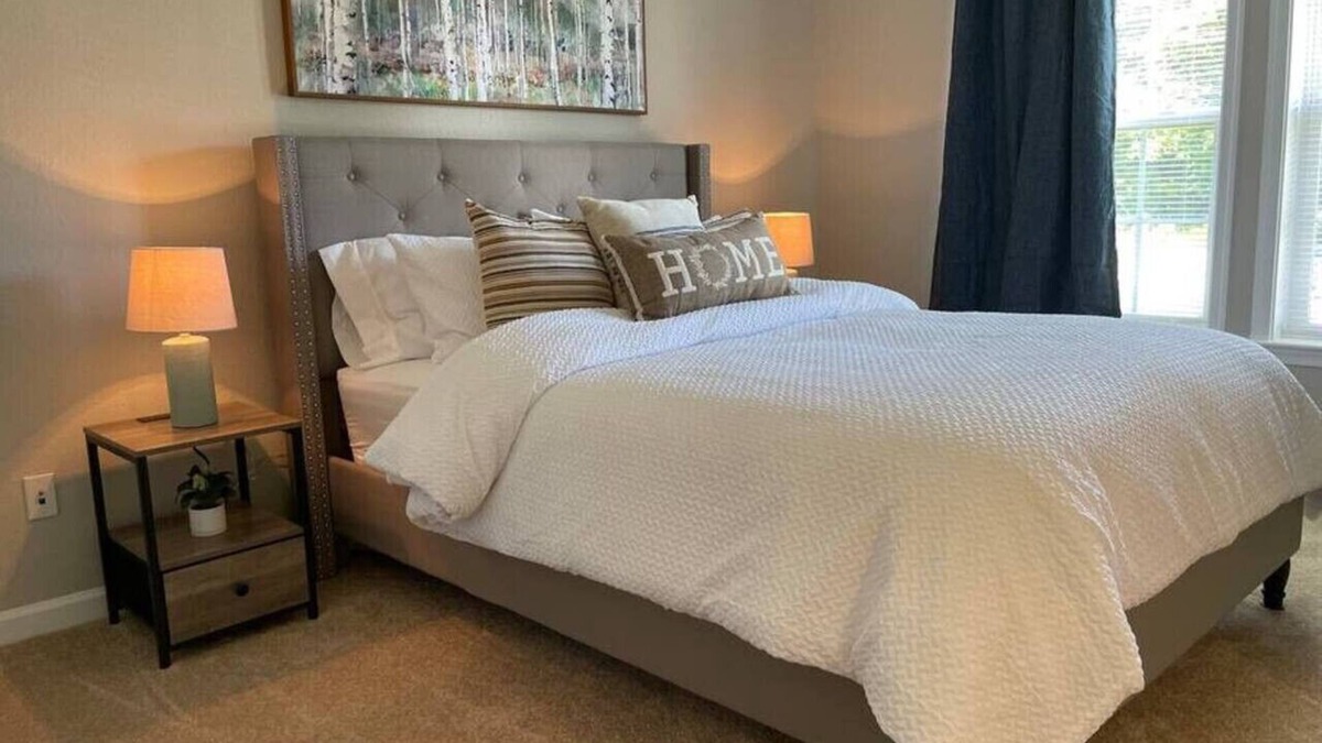 Western Branch North Apartment | First Class Lvng - 2BR, 2BA, cool/cozy