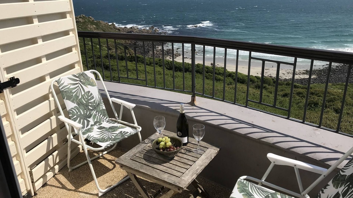 Coverack Apartment | First floor balcony flat with stunning sea views.