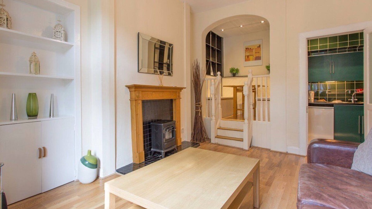 Bonnington Apartment | First floor, centrally located one-bed apartment, sleeping 4.