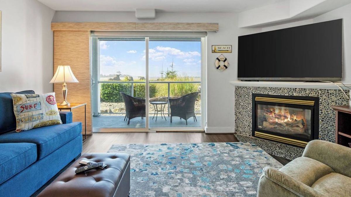 Lincoln City Condo | First Floor Condo near the Bayfront!
