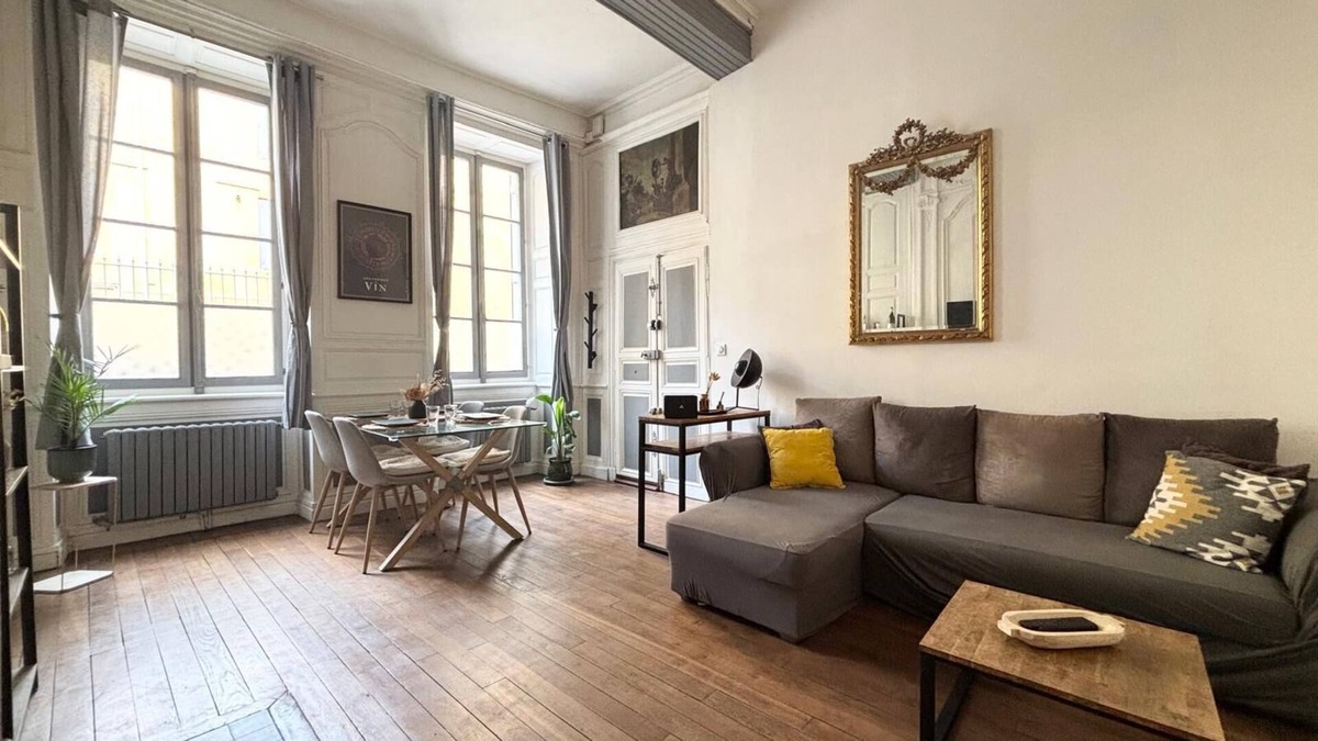 Avallon Apartment | First floor F3 16th Century, Downtown