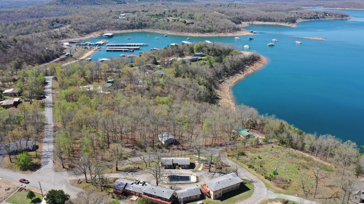Bull Shoals Resort | First floor Queen Pool View