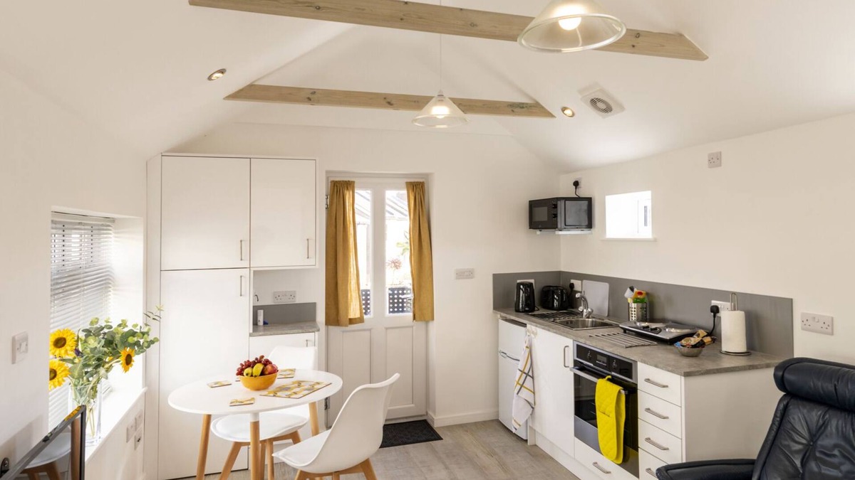 Worthing Apartment | First Floor - Studio-Standard-Ensuite