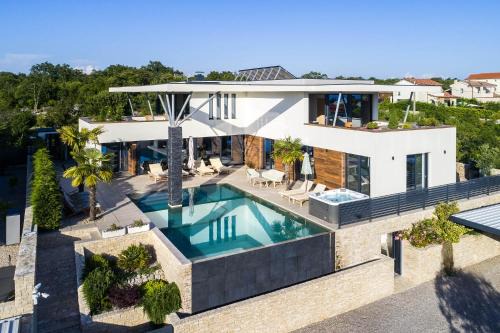 Milohnici Villa | FIRST RESIDENCE Villa Eternity
