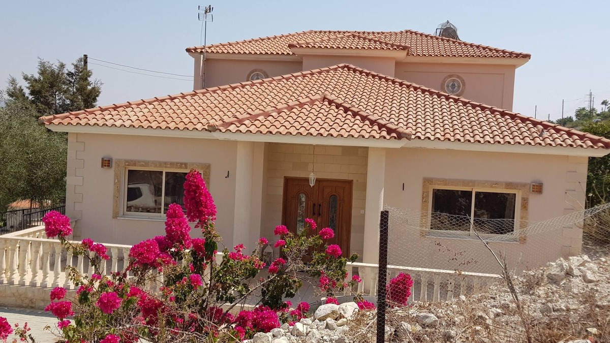 Pyrgos House | First year advertising Beautiful Villa with a Private Pool and Stunning Views