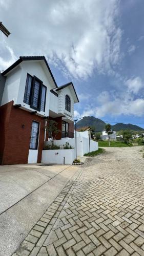 Oro Oro Ombo Villa | Firzani Villa