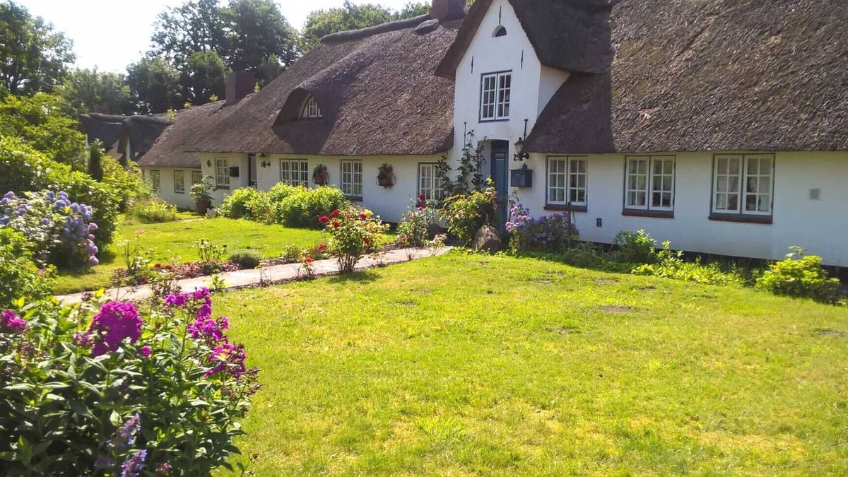 Leck Apartment | Fischerhuus Leck: Cozy vacation apartment for 2 people under thatch.