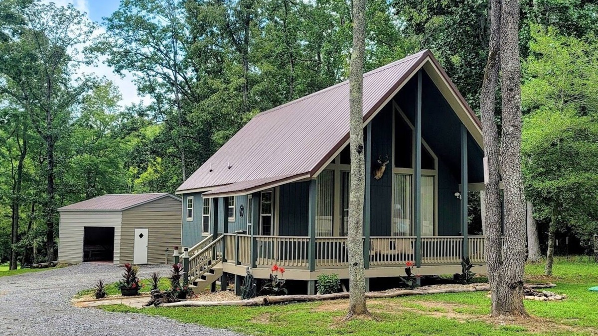 Ten Mile Cabin | Fish Fry Cabin with Dock on Watts Bar Lake