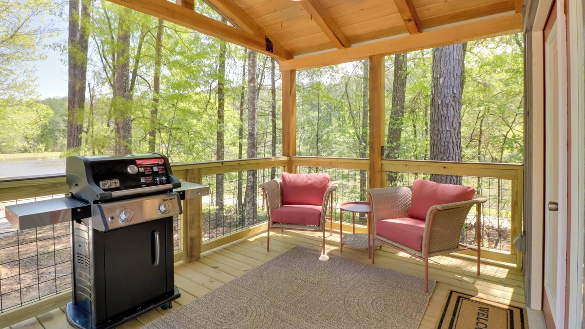 Heflin Cabin | Fish & Hike: Cabin Hideaway w/Deck in Alabama