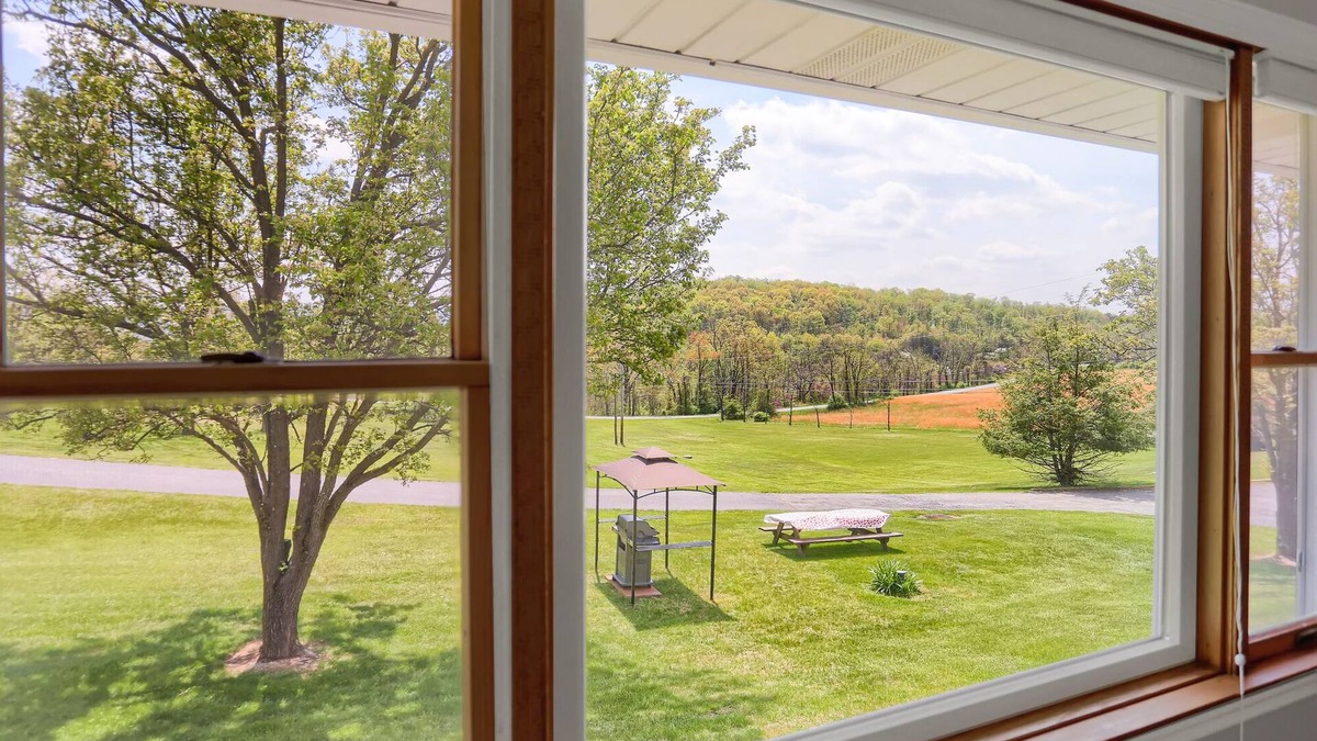 Hesston House | Fisher's Nook, Aunt Susie's Vacation Rentals : Raystown Lake Seven Points