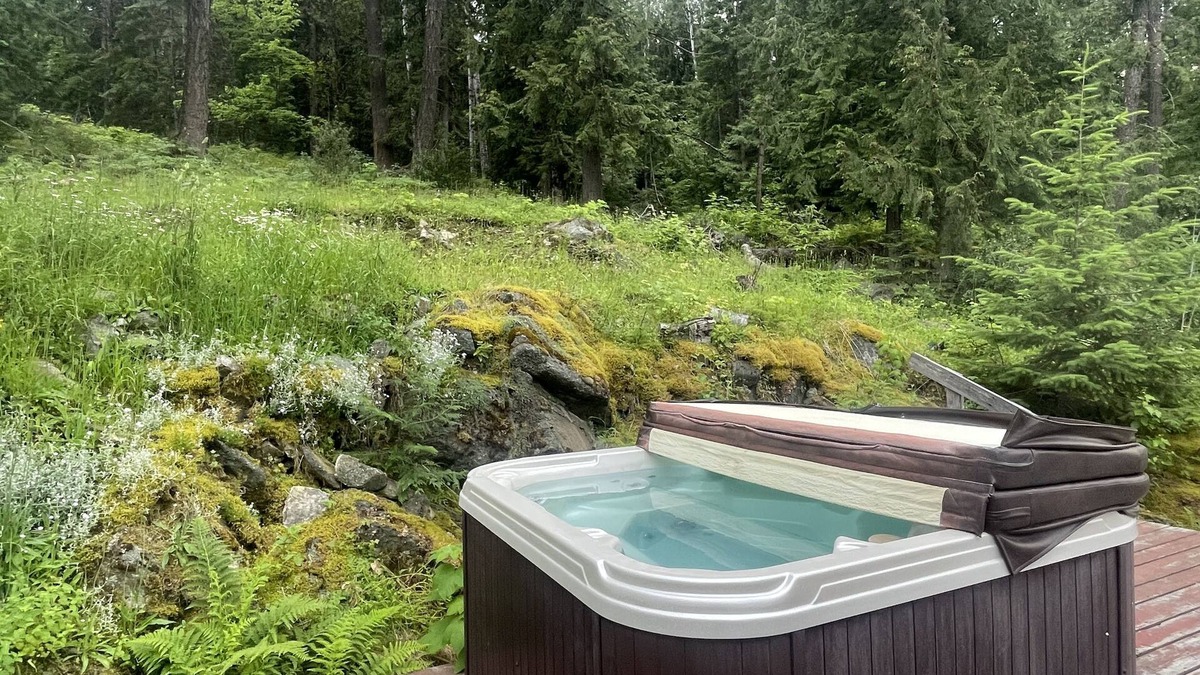 Taghum House | Fisherman Road Retreat: Full house & Suite (Lakeside)