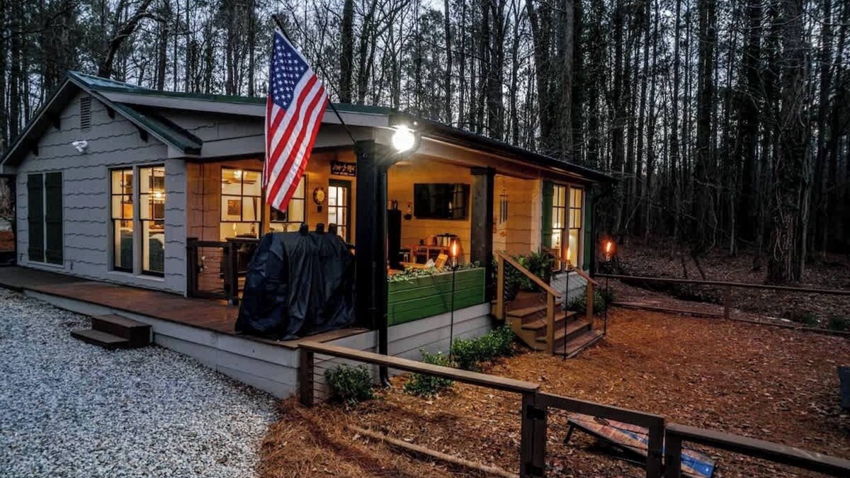 Milledgeville House | Fisherman’s dock, kayaks, canoe & paddle board!