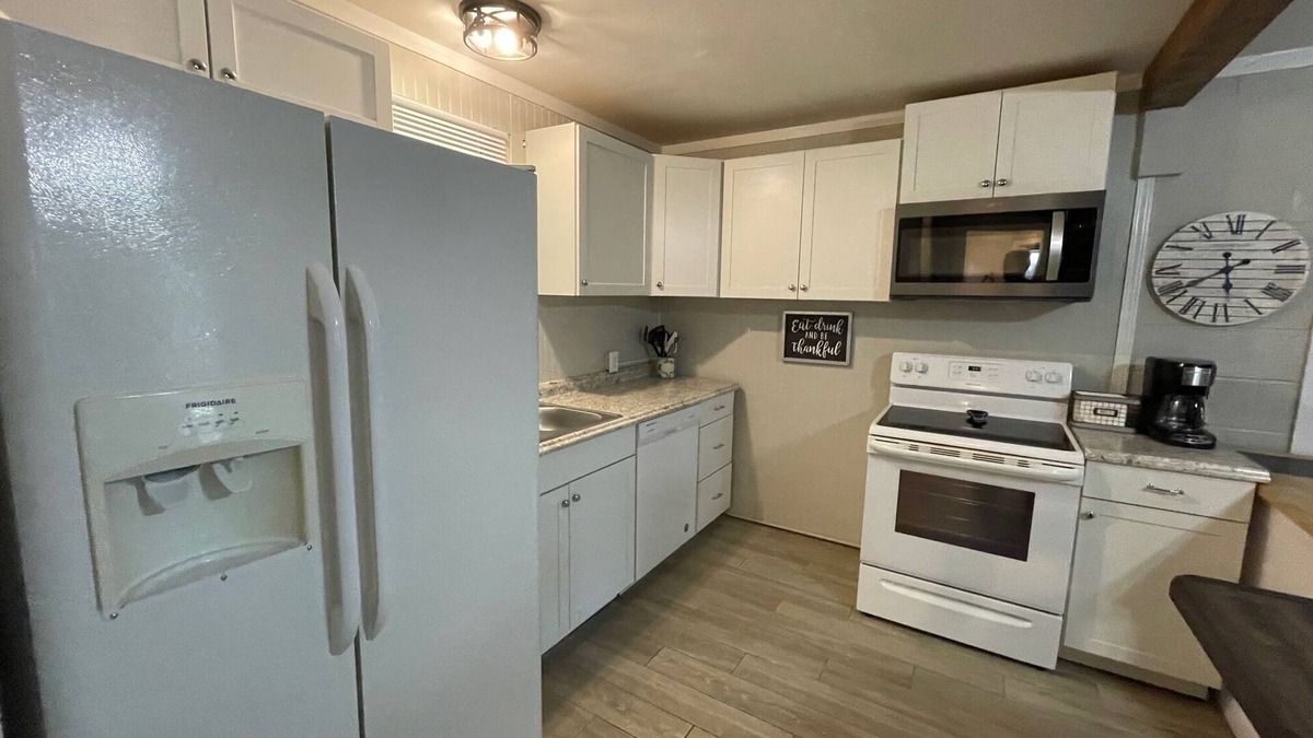 Wagoner Cabin | Fisherman's Flat Cozy 3-bedroom cabin short walk to water at Cypress Cove
