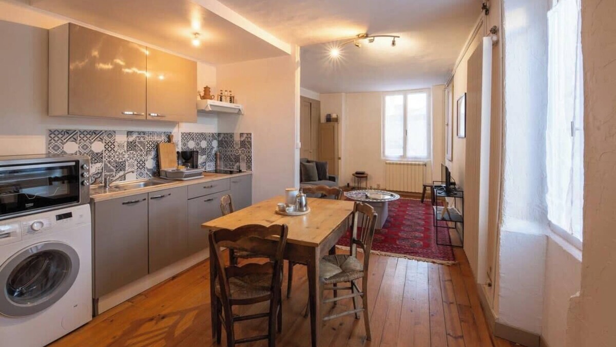 Argenton-sur-Creuse Apartment | Fisherman's House/Cozy Duplex