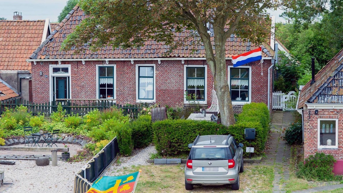 Paesens-Moddergat House | Fisherman's house right behind the dike for 2-6 nature lovers, lots of space and tranquility