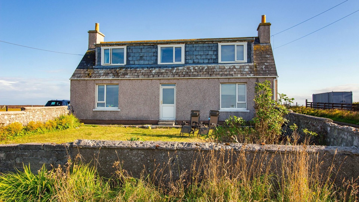 Isle of Lewis Cottage | FISHERMAN’S HOLDING, pet friendly, with a garden in Port Of Ness