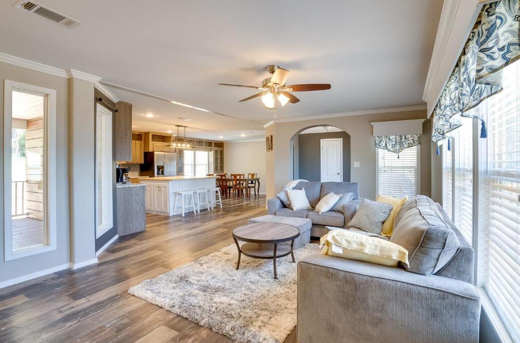 Negreet House | Fishermans Paradise Lake-View Home in Many!