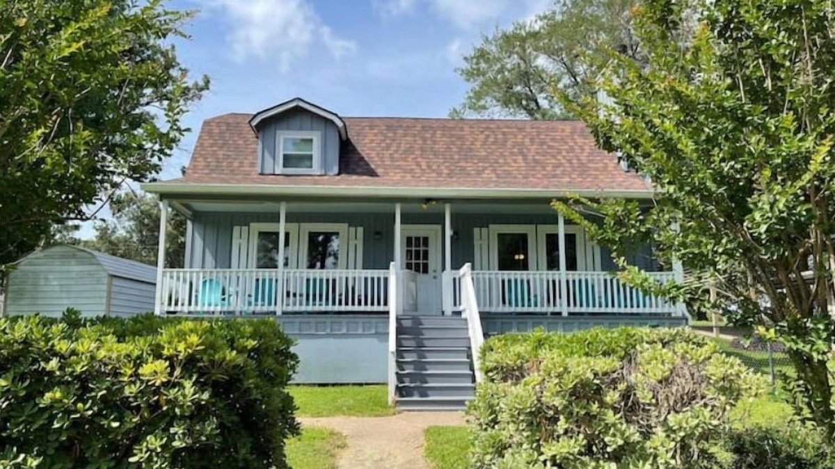 West Livingston House | Fishing adventure Lakefront home w/fenced yard