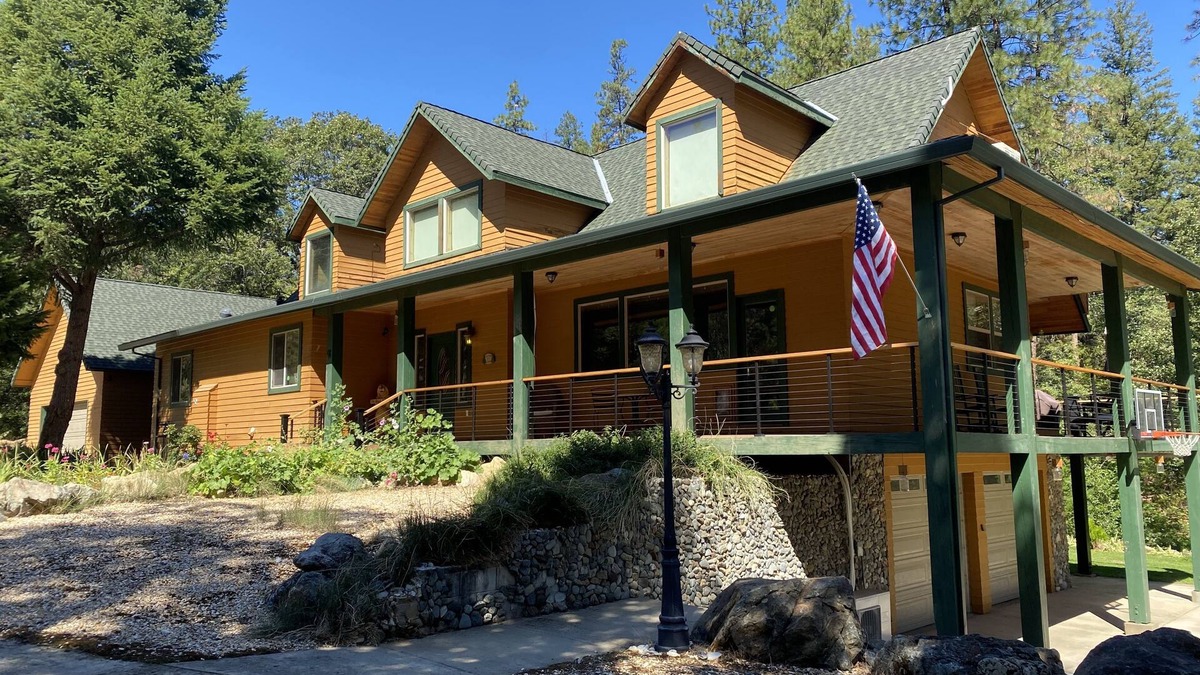 Junction City House | Fishing and Family Friendly Mountain Retreat