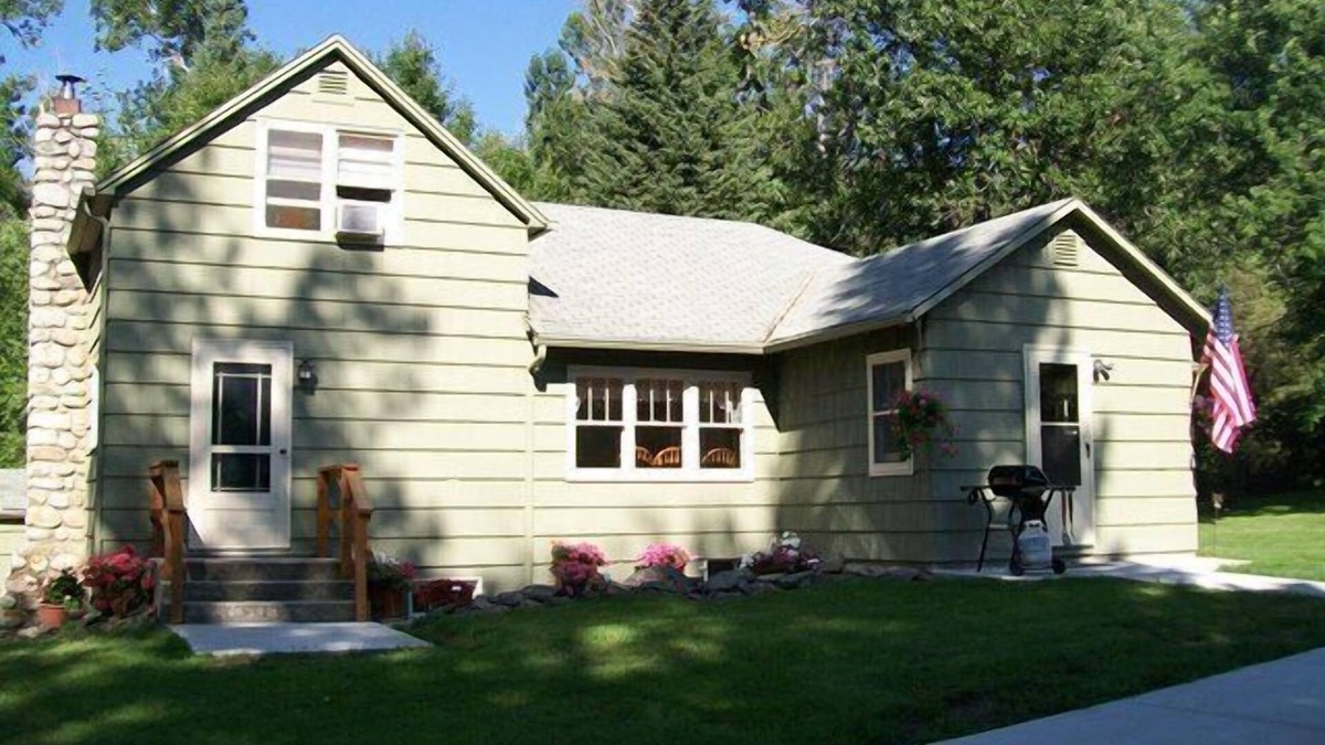 Fishtail House | Fishing, Bird Watching, and Star Gazing on Fishtail Creek
