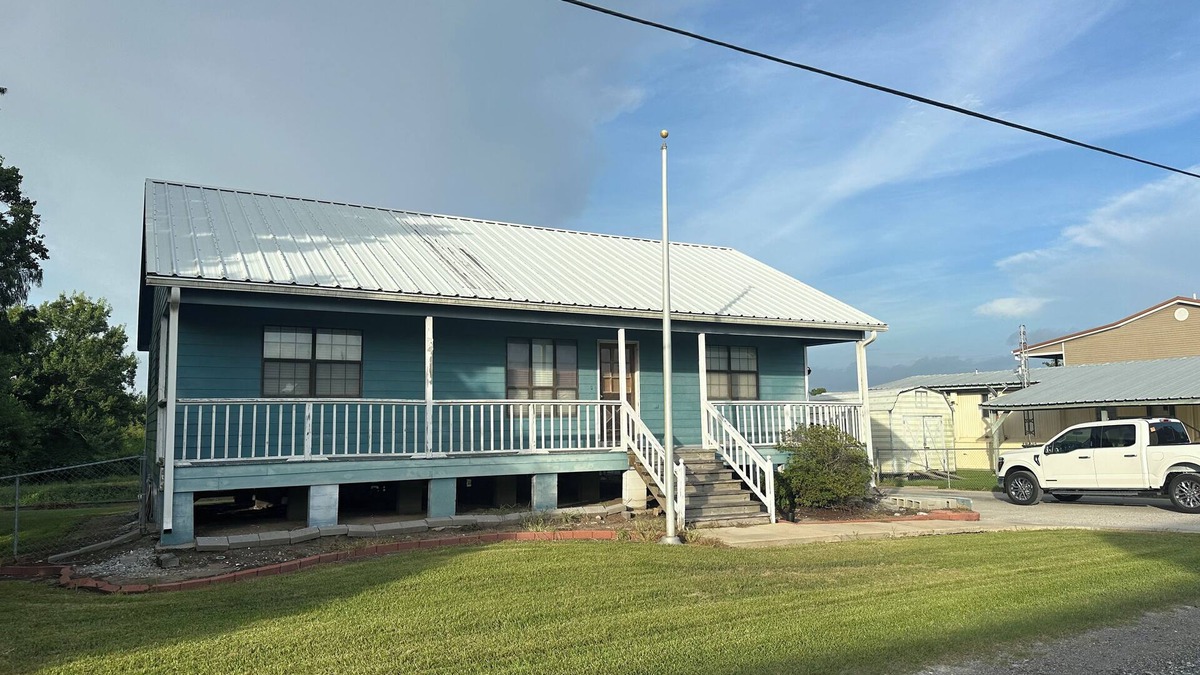 Theriot House | Fishing camp in Falgout Canal Marina!