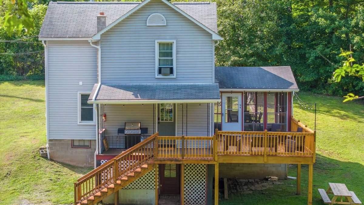 Renovo House | Fishing Paradise, Kayaks, outdoor games, and more
