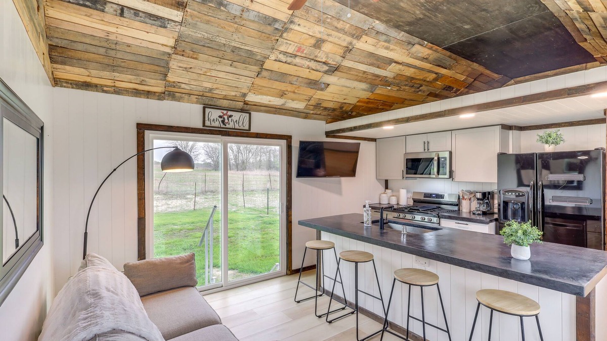Lorena Apartment | Fishing Pond Access: Pet-Friendly Lorena Studio