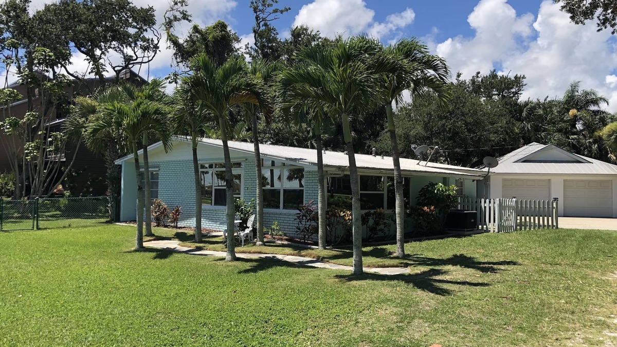 Sebastian House | Fishing, river view, pet friendly and 90 minutes from Disney and Orlando parks.