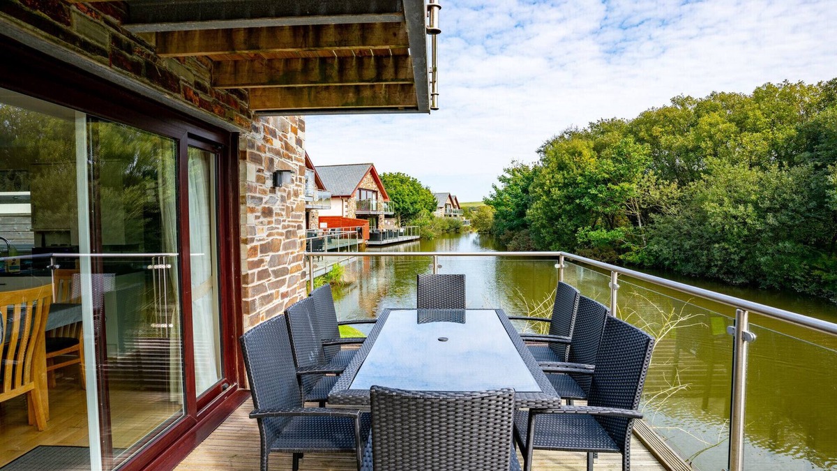 Winnard's Perch House | Fistral Lodge 102 - Waterfront location 5* Resort