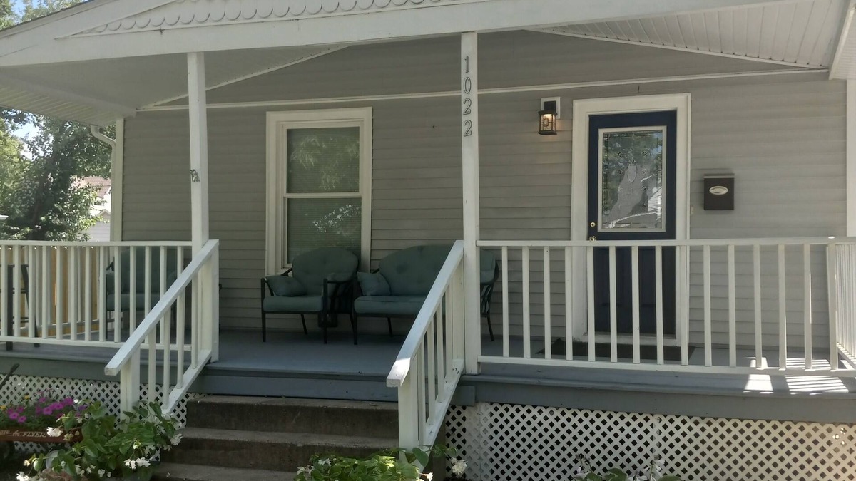 Pekin House | Fit For a Crew With a Hot Tub Too-5 bedrooms