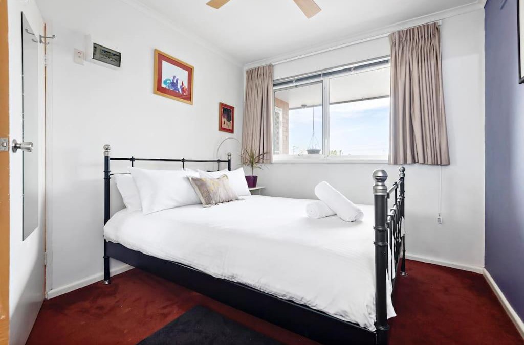 Fitzroy North Apartment | Fitzroy meets Clifton Hill at this Cosy Retreat