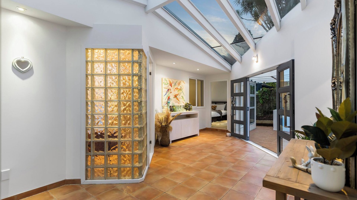 Greenhithe House | Five-Bedroom Haven in Greenhithe