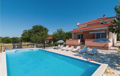 Dugopolje House | Five-Bedroom Holiday Home Dugopolje With A Fireplace 03