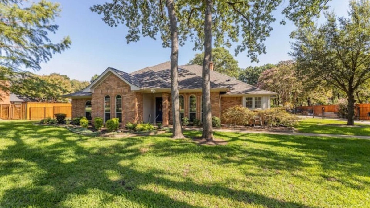 Westlake House | Five bedroom & three bathroom .69 acres with hot tube seats 8. 12 miles from DFW
