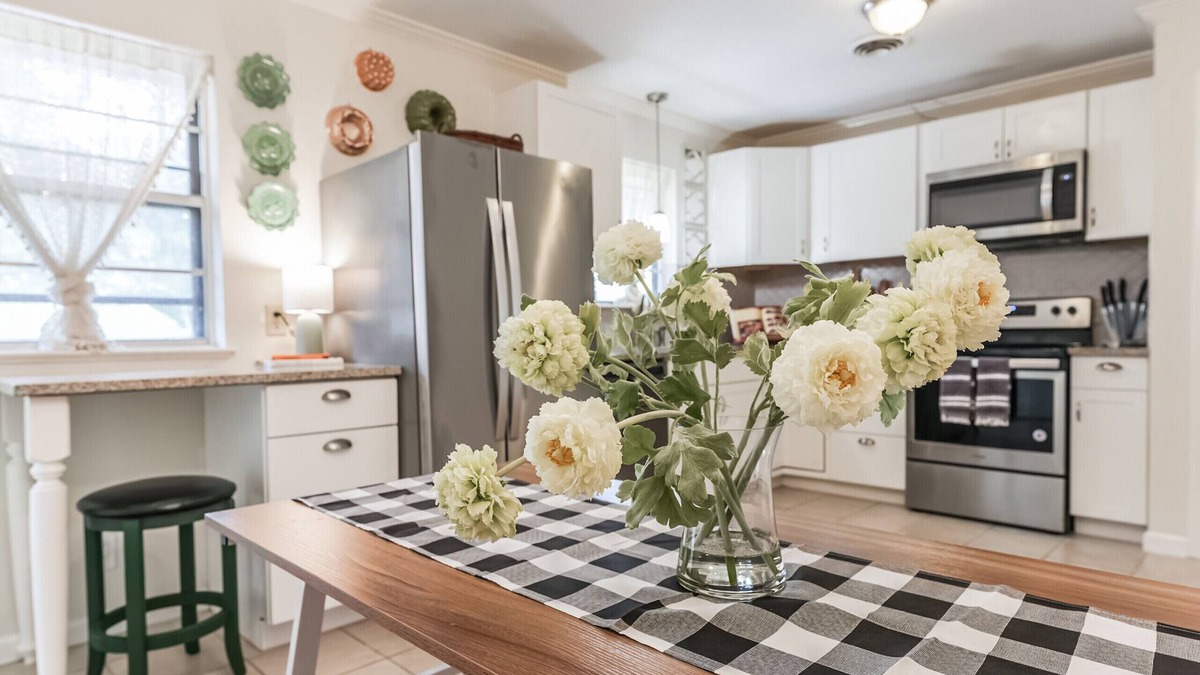Alvin House | Five Oaks Farmhouse ~ Charming Country Cottage