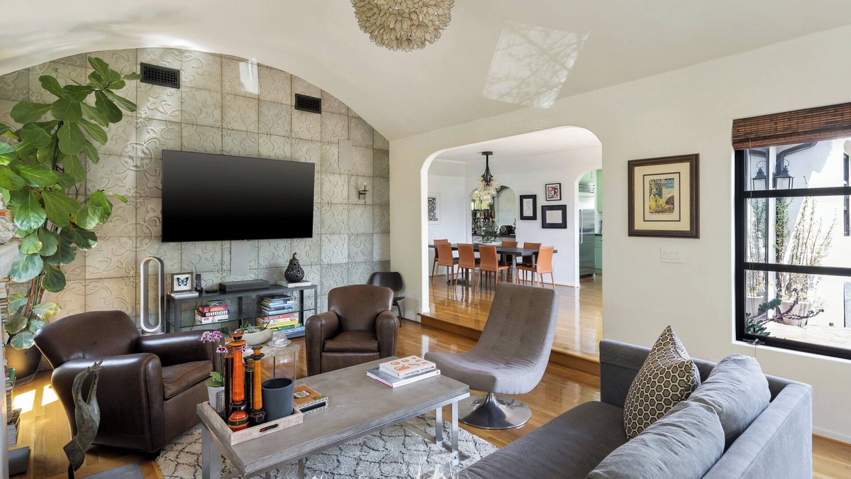Mid-Wilshire House | Five Star LA Luxury Private Oasis with Hot Tub