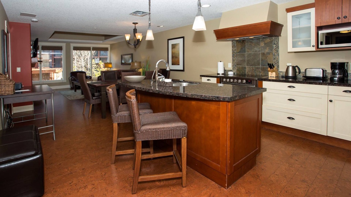 Canmore Condo | FIVE STAR RESORT AND SPA - PET FRIENDLY