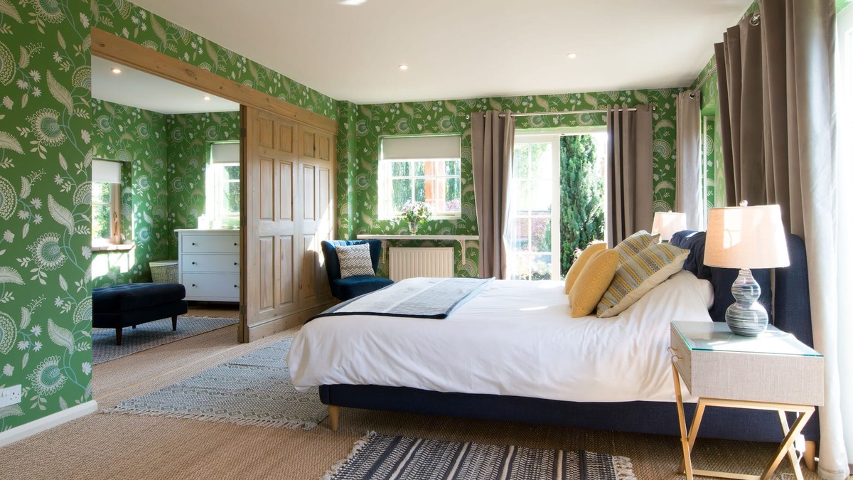 Bury St Edmunds Cottage | Five Star style with beautiful views of idyllic Countryside: The Old Steam Mill