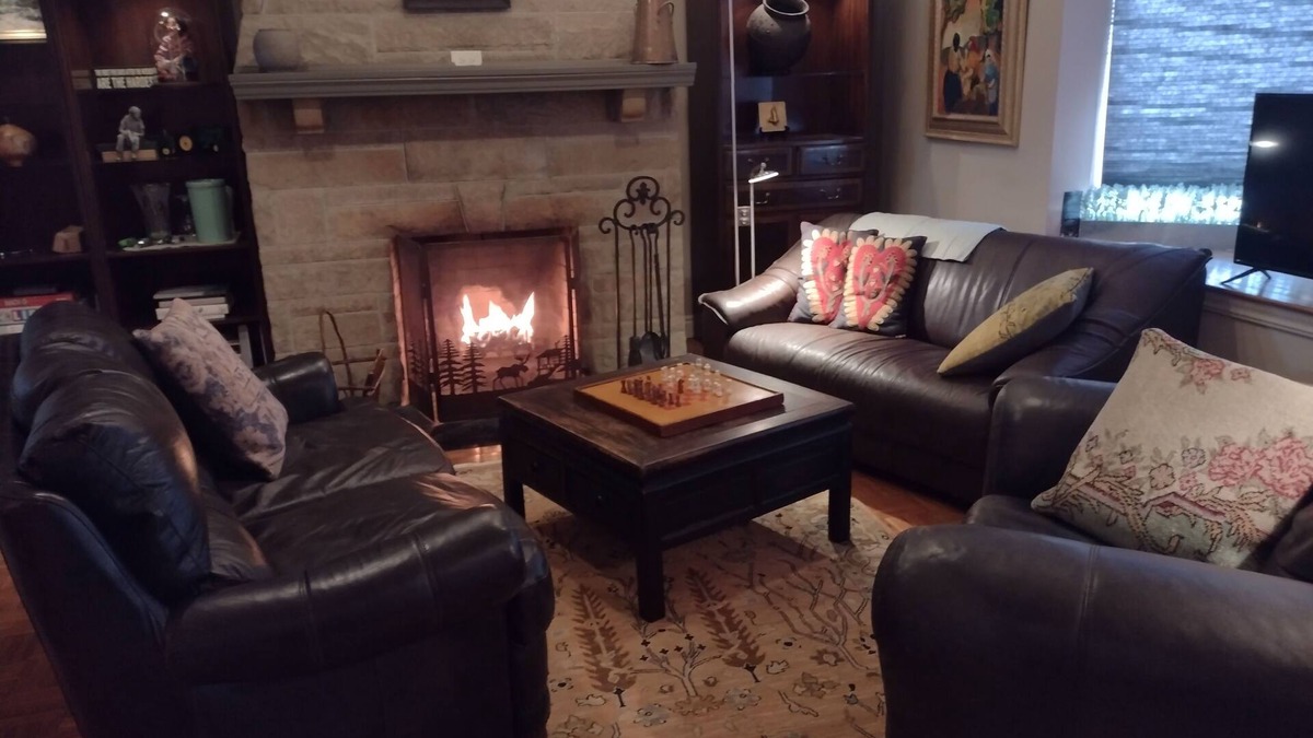 Emsworth House | FIVE STARS! For SPORTS, THEATER, STADIUMS, CASINO, RESERVED PARKING, A/C COMFORT