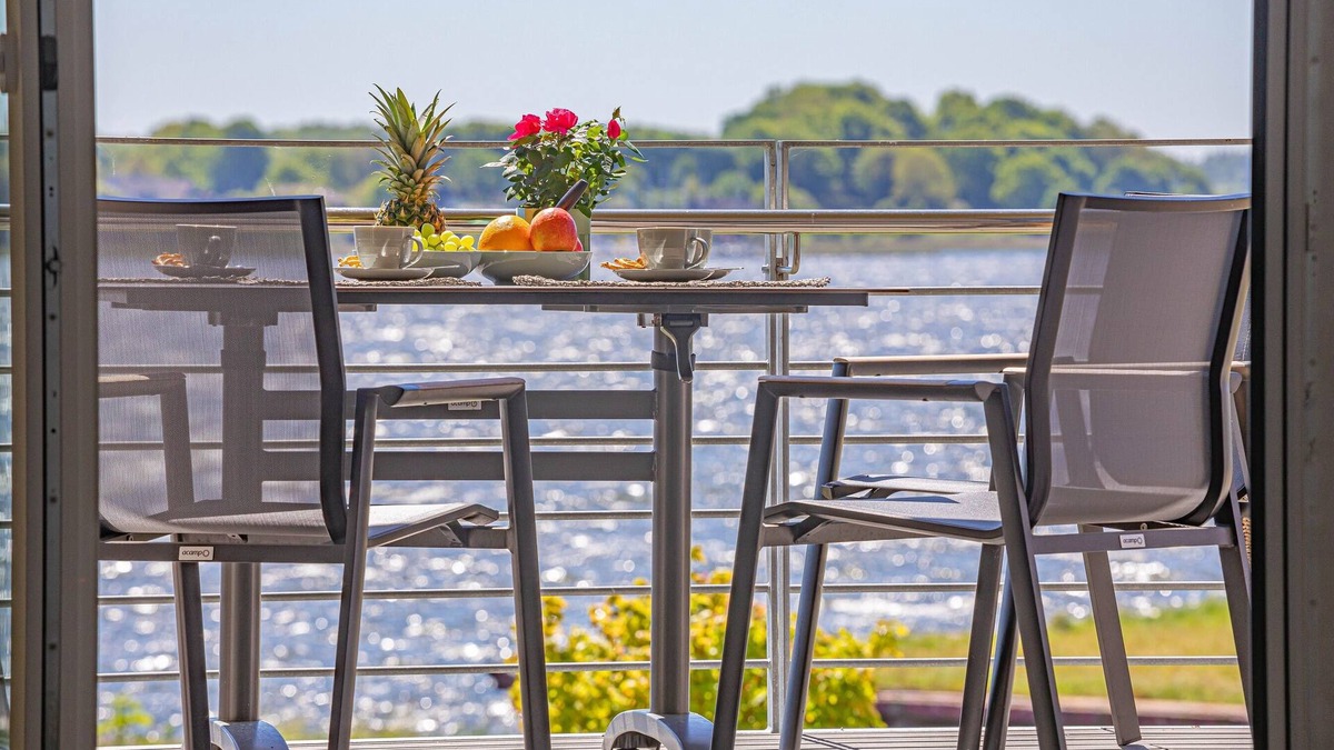 Schleswig Apartment | Fjord berth 4 - shower, balcony, garden furniture, underfloor heating, parking lot