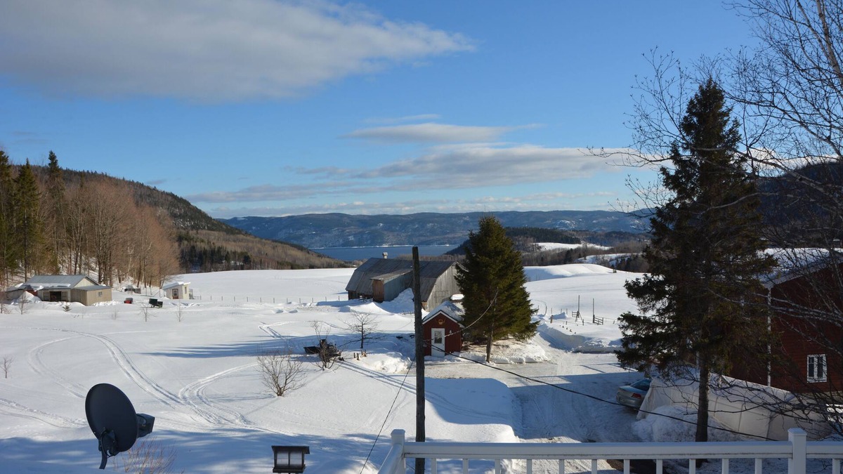 Sainte Rose du Nord Apartment | Fjord Saguenay View : Rustic House of the Fjord : #CITQ 135435