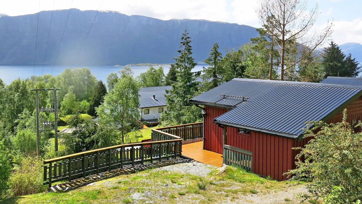 Hyllestad House | Fjordperlen by Interhome
