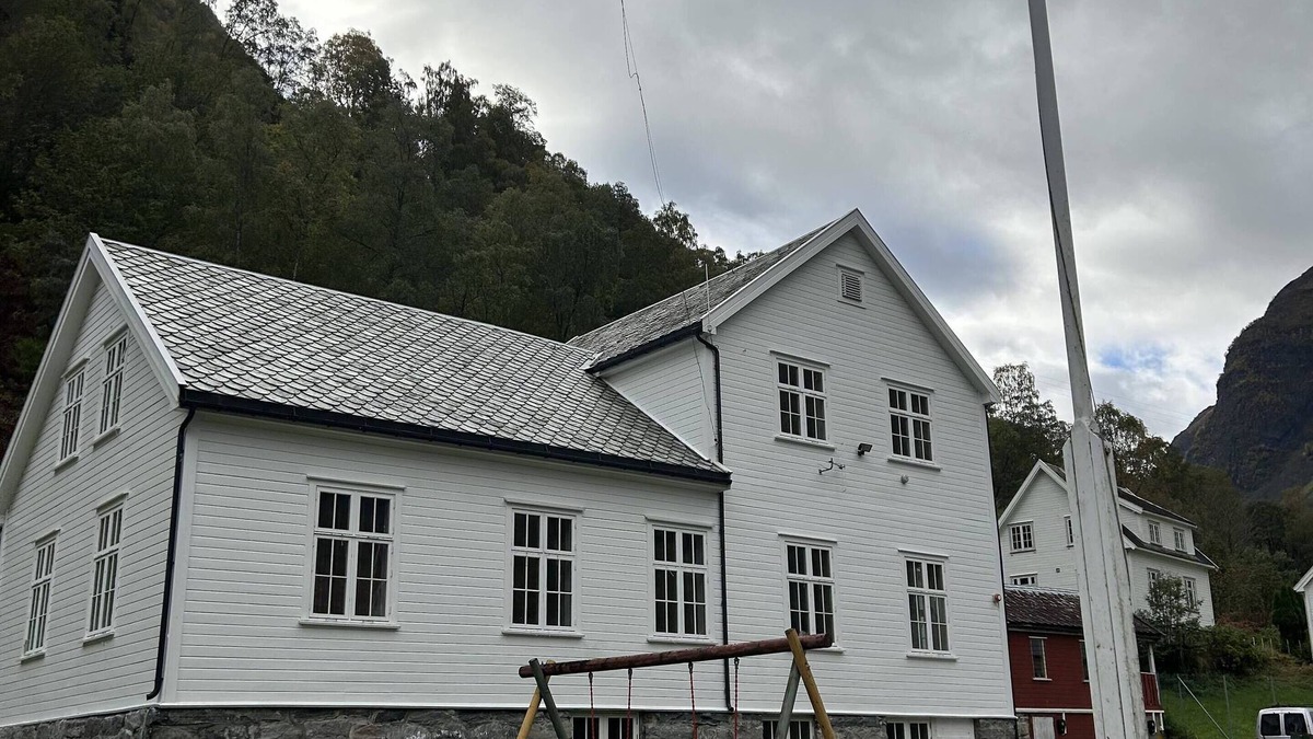 Undredal House | Fjordview Schoolhouse. Stay in the Heart of a UNESCO World Heritage Region