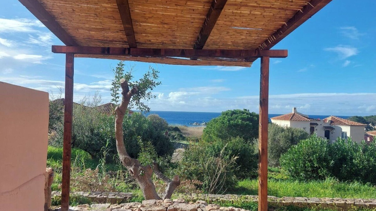 Canneddi Apartment | Flat with sea view terrace in holiday village near Isola Rossa