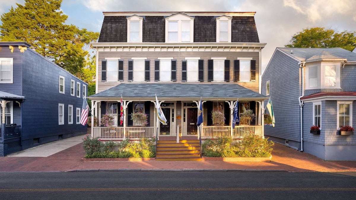 Historic District Bed & Breakfast | Flag House Inn