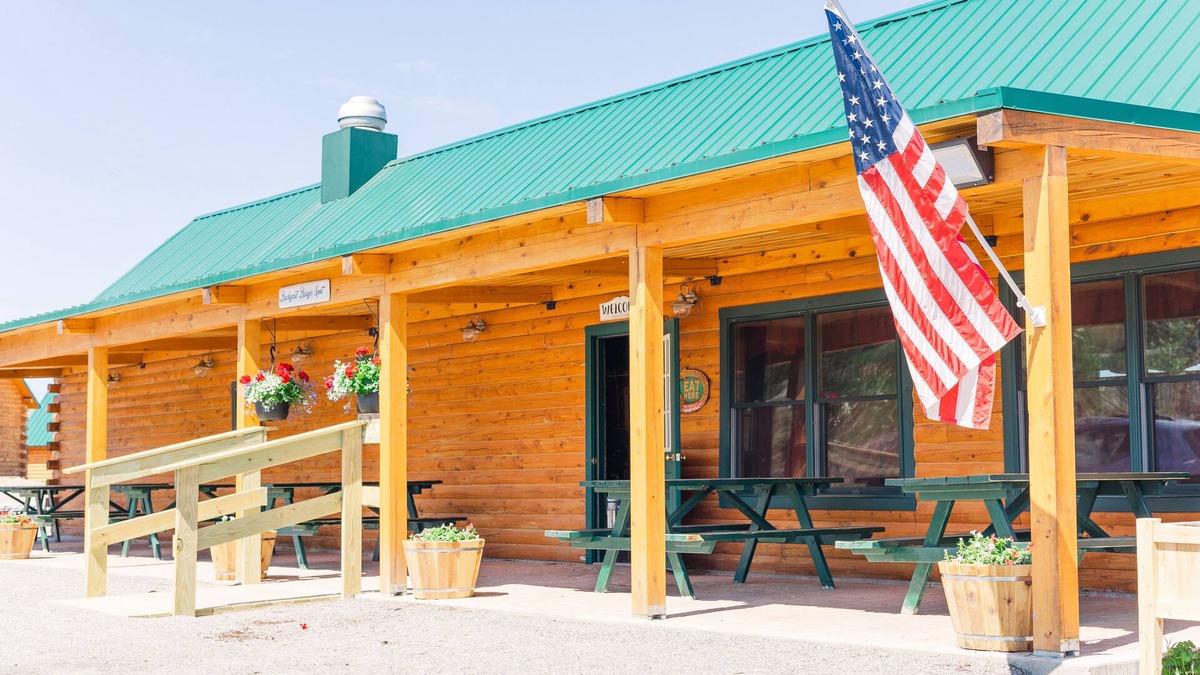 Columbia Falls House | Flagpole View Cabins - King Plus Cabin
