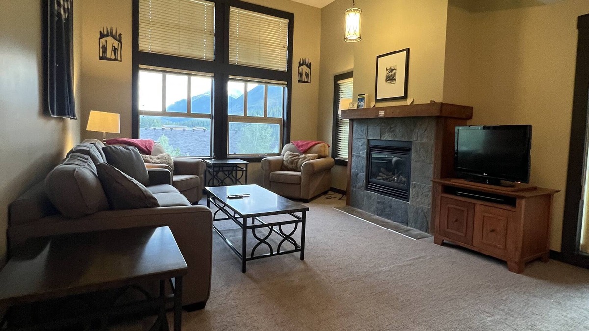 East Kootenay Condo | FLAGSHIP PANORAMA CONDO 2 bed 2 bath ski in/out Upper Village clean fee INC