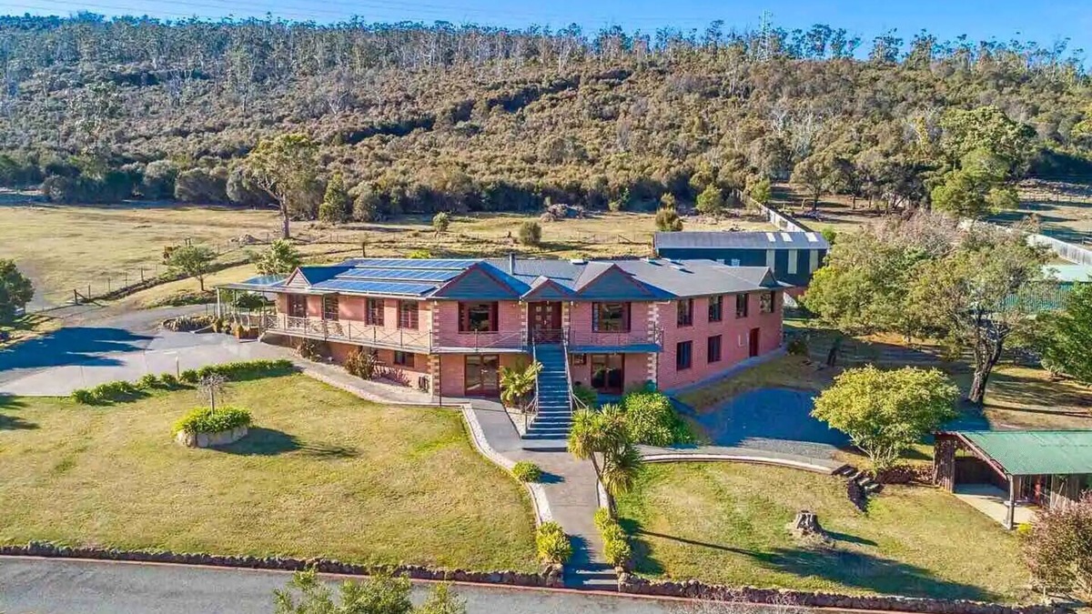Lindisfarne House | Flagstaff Estate — Luxury Hobart Retreat, Pool+Spa