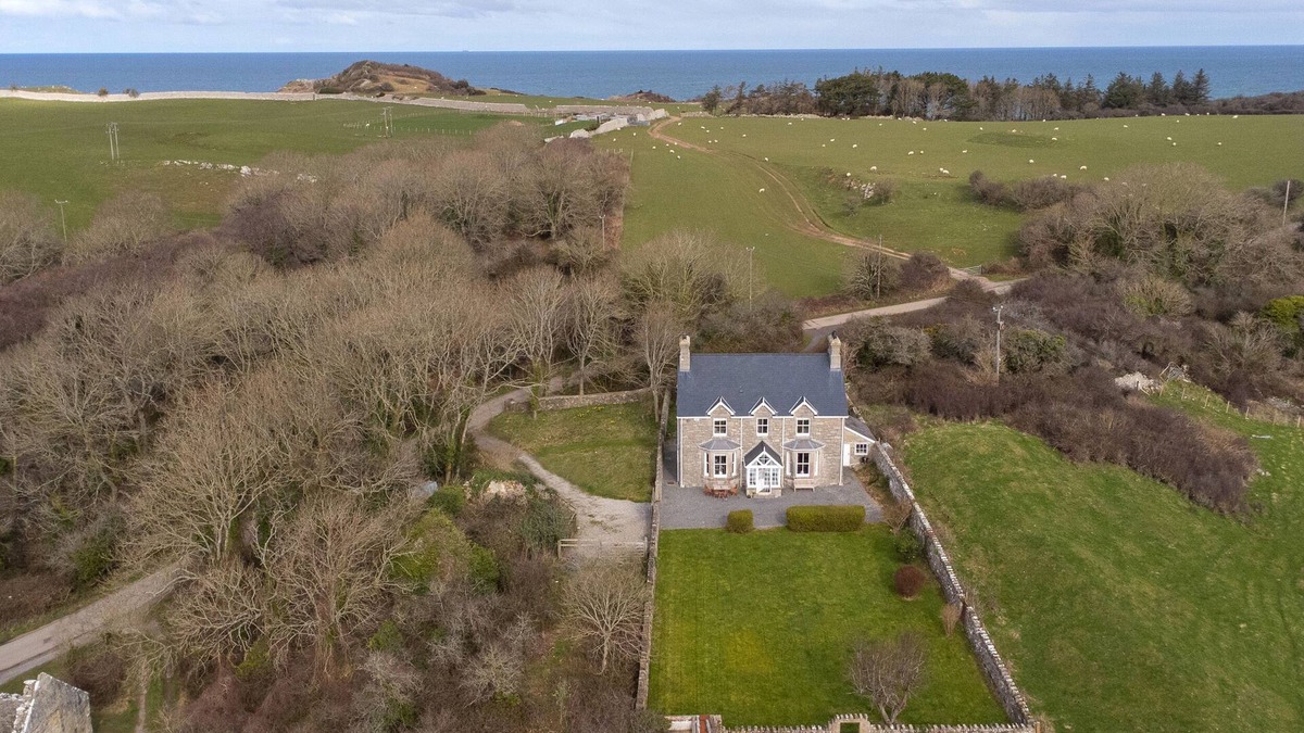 Penmon House | FLAGSTAFF, family friendly, character holiday cottage in Beaumaris