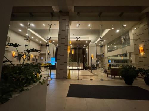 Highway Hills Apartment | FLAIR Condotel 1 BR Near MRT EDSA Shangrila Megamall Lightmall